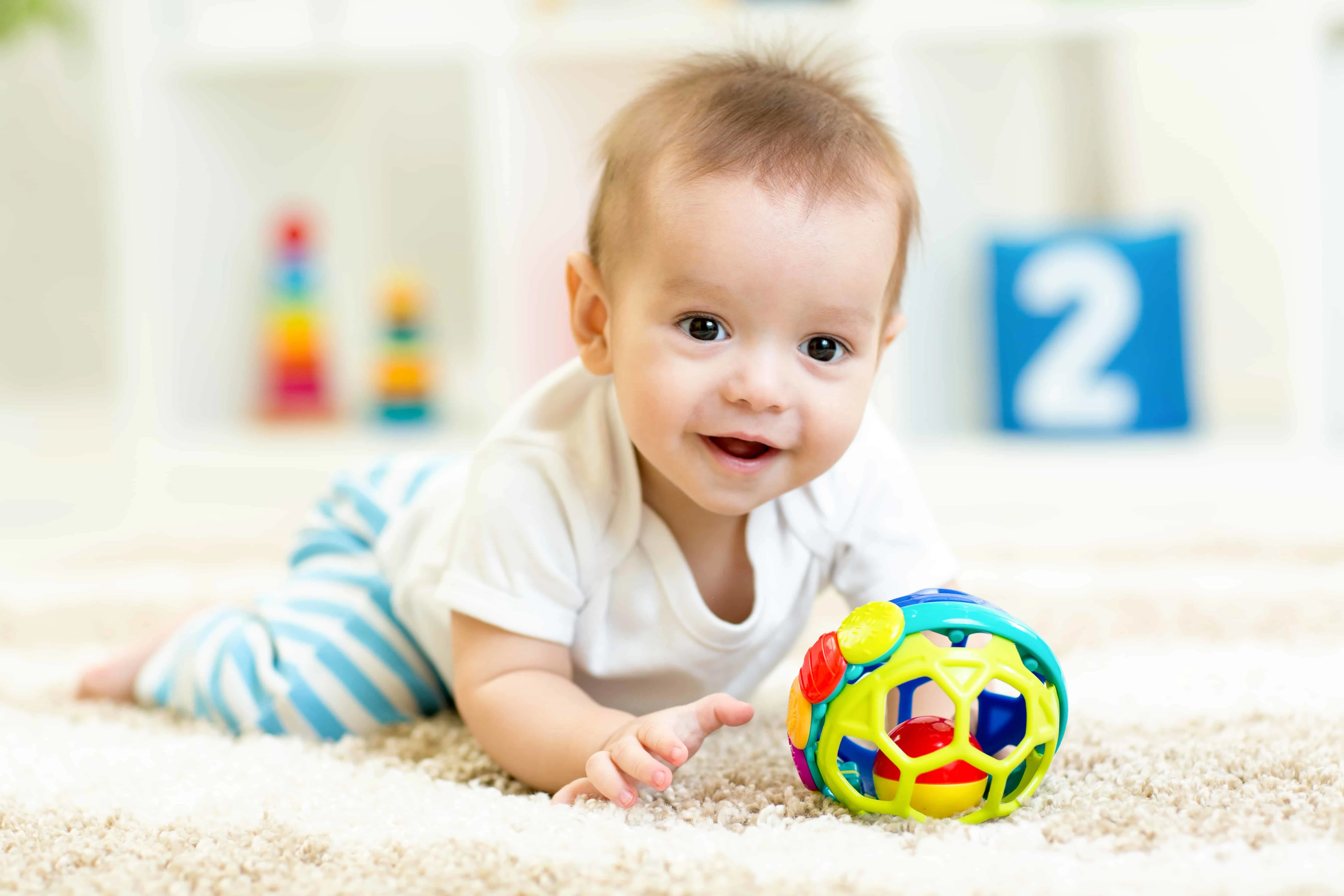Motor Skills for Babies from 0-6 Months: Do you know what fine and gross motor skills to expect in your baby from 0-6 months? Read about fine and gross motor milestones from 0-6 months. Simple activities and ideas on how to encourage motor development in your baby.