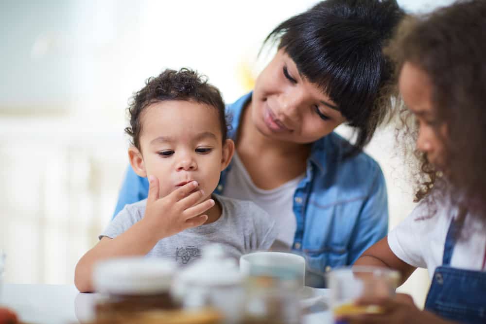 toddler eating with mom